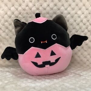 Squishmallows Emily the Bat 5in Plush in Pink Pumpkin Halloween Collectible 🦇